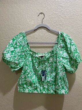Universal Thread Green & White Floral Puff-Sleeve Crop Top